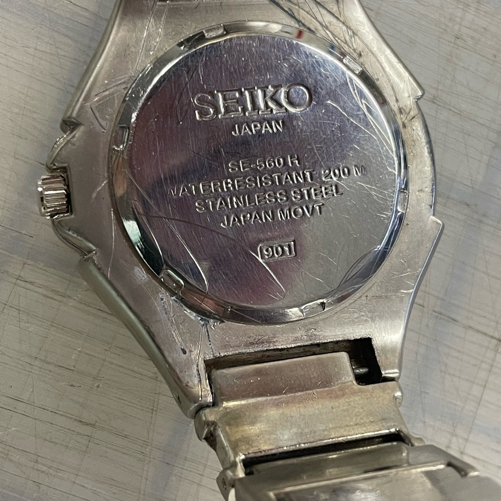 SEIKO SE-560 H BLACK DIAL Silvertone band! Working GREAT - Picture 7 of 10